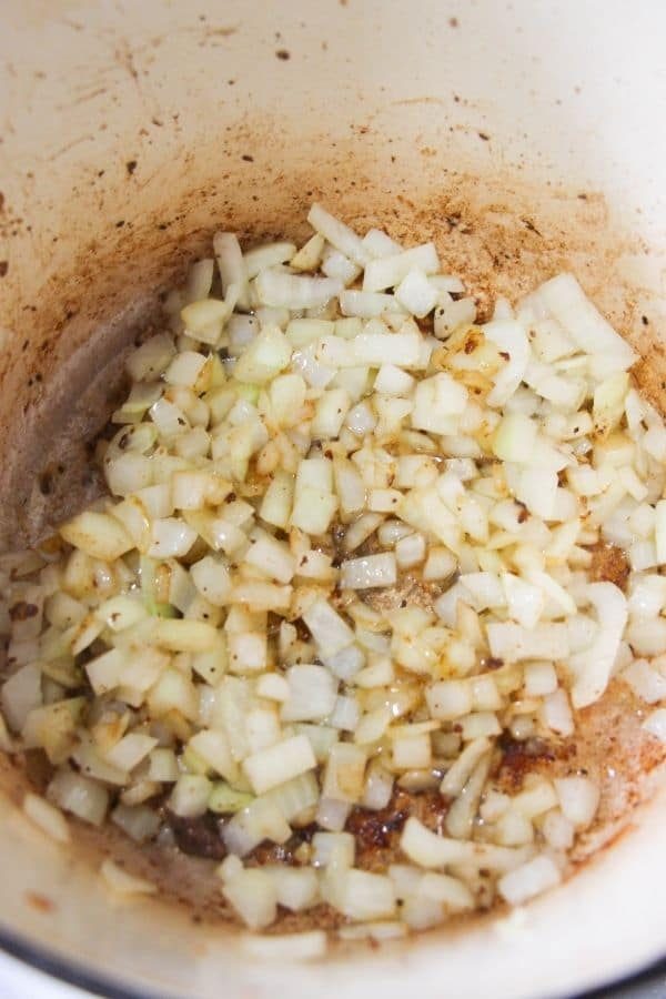 oinoins in pot sauting