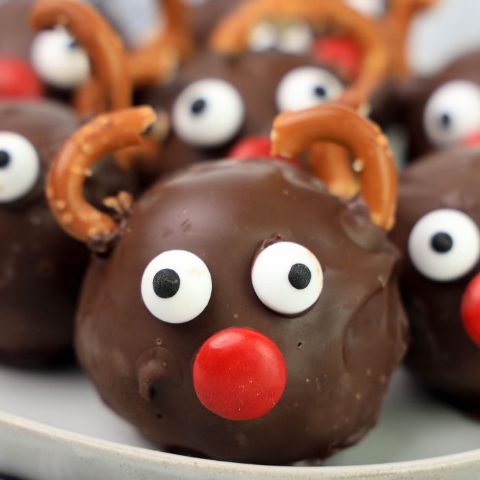 Christmas Oreo Balls – Reindeer Shaped