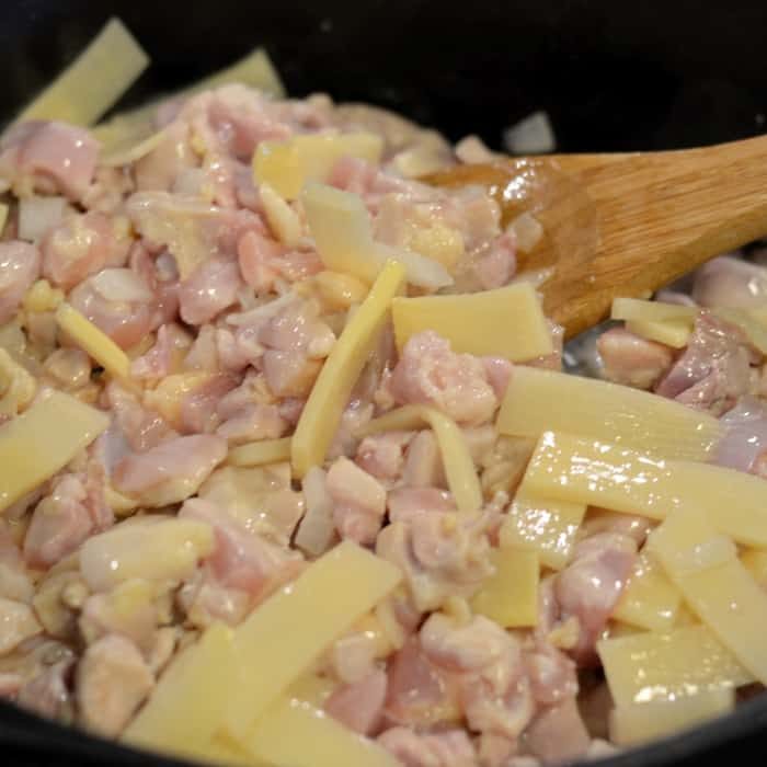keto-friendly chicken coconut curry