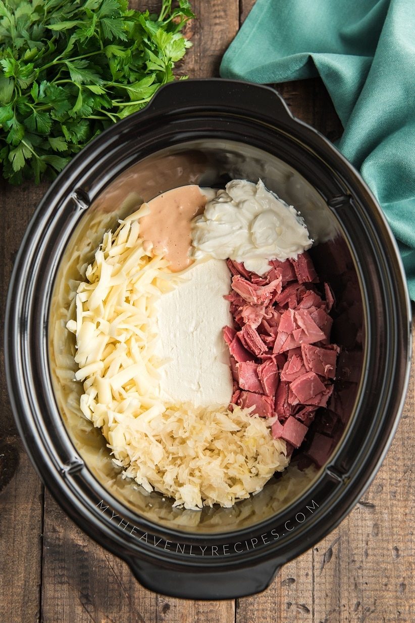 25 Epic Game Day Crockpot Recipes