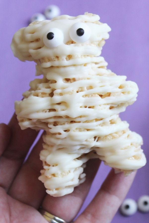 Halloween Rice Krispie Treats – Beary Mummies