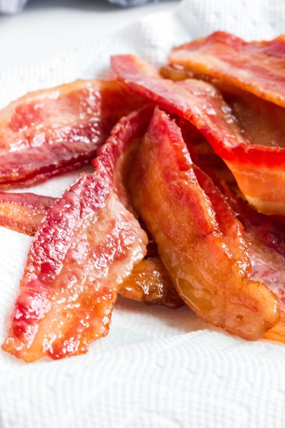 bacon on paper towel lined plate 