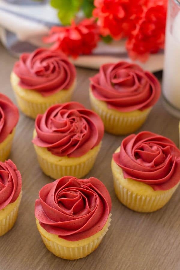 Lemon Cupcakes and Buttercream Frosting