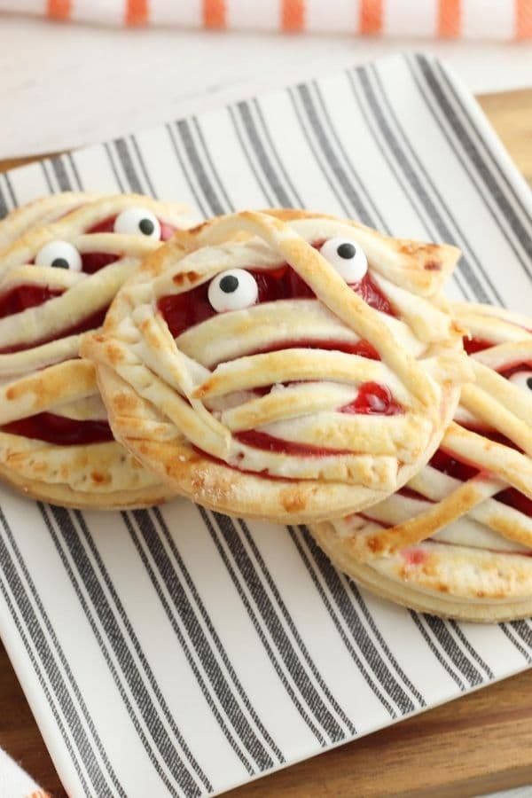 Mummy Halloween Pie