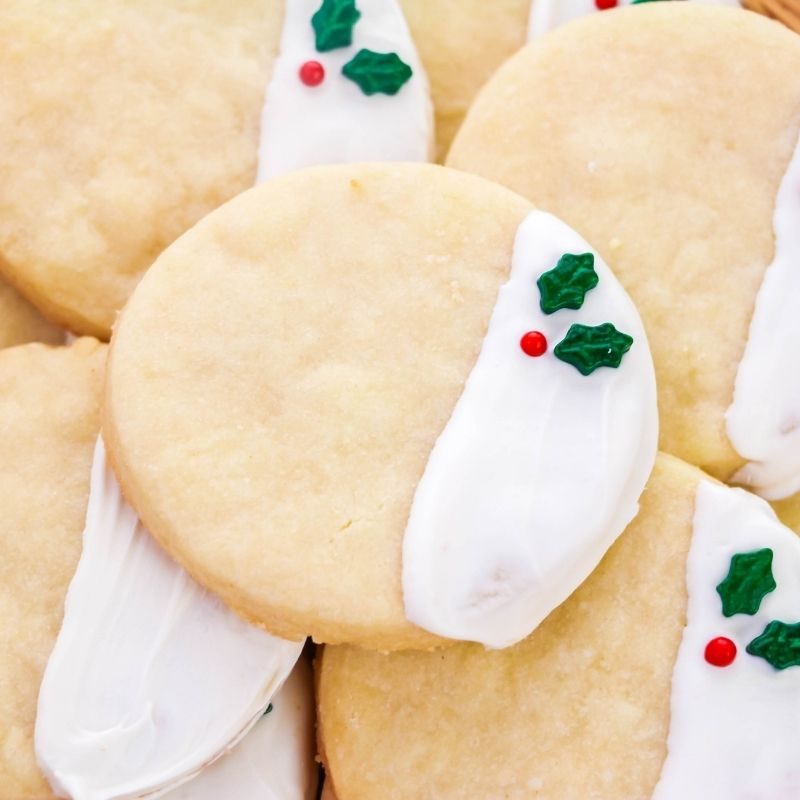Buttery Christmas Shortbread Cookies