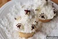 Velvety Vanilla Buttermilk Cupcakes with Simple Buttercream Frosting