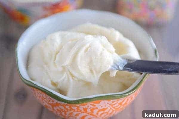The Best Vanilla Buttercream Frosting - Easy Cake Decoration
