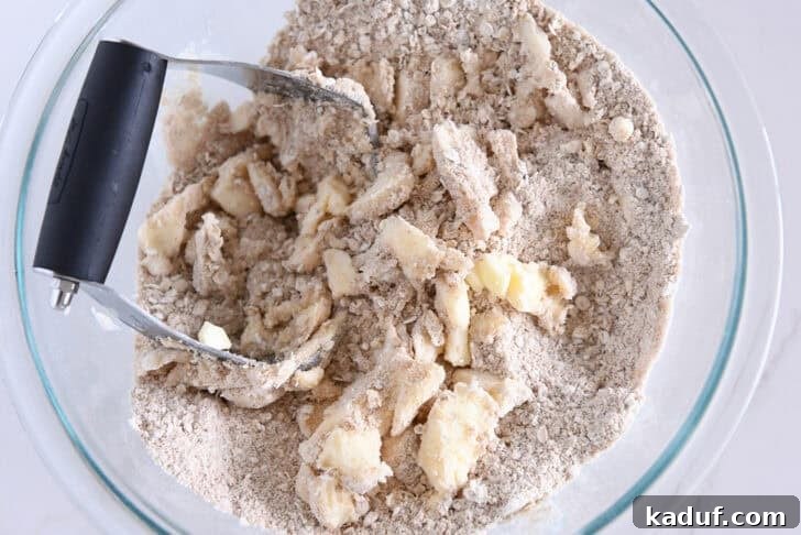Classic Apple Crisp with Cinnamon Oat Streusel 4 Sliced apples for crisp